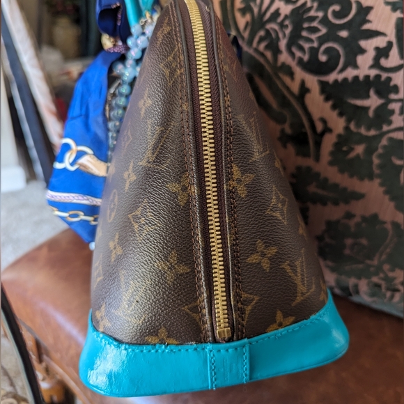LOUIS VUITTON ALMA MONOGRAM Custom Painted Bag. - Picture 7 of 12
